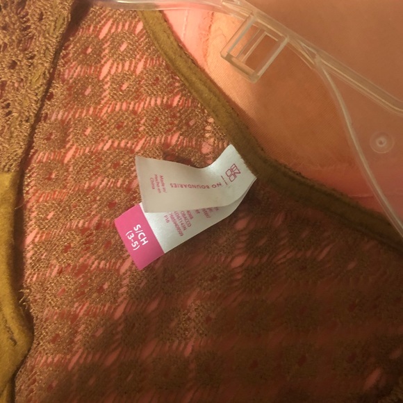 ✨PRICE DROP✨ Cute Shirt - Picture 2 of 2